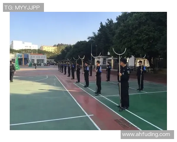 足球社团例会总结与未来发展规划讨论会邀请函